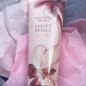 Victoria's Secret Velvet Petals Brume Lotion - Pink and Gold